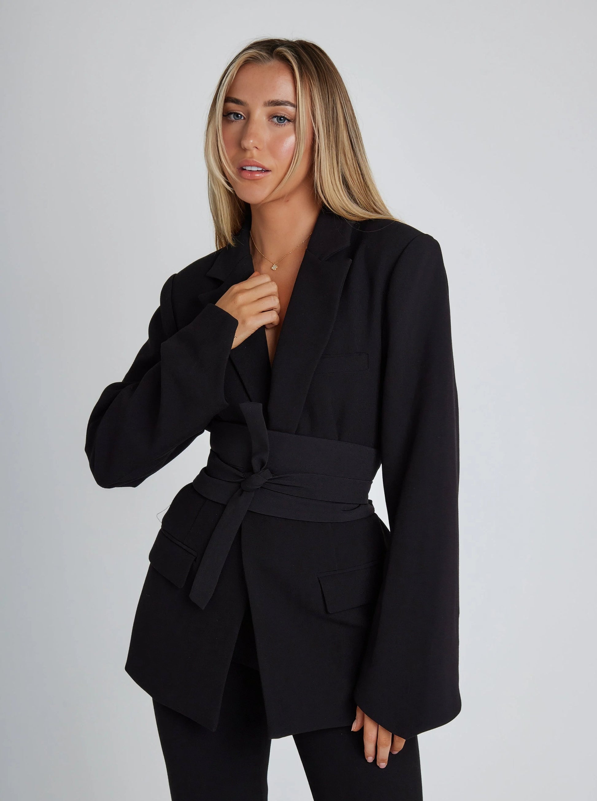 Eleganza blazer met riem – getailleerde dames blazer voor werk & avond