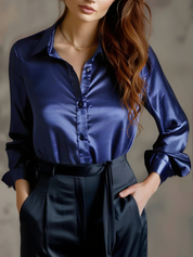 Zwarte satijnen dames blouse – elegante blouse met lange mouwen en luxueuze glans