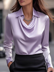 Witte satijnen dames blouse – elegante blouse met watervalhals en luxe uitstraling