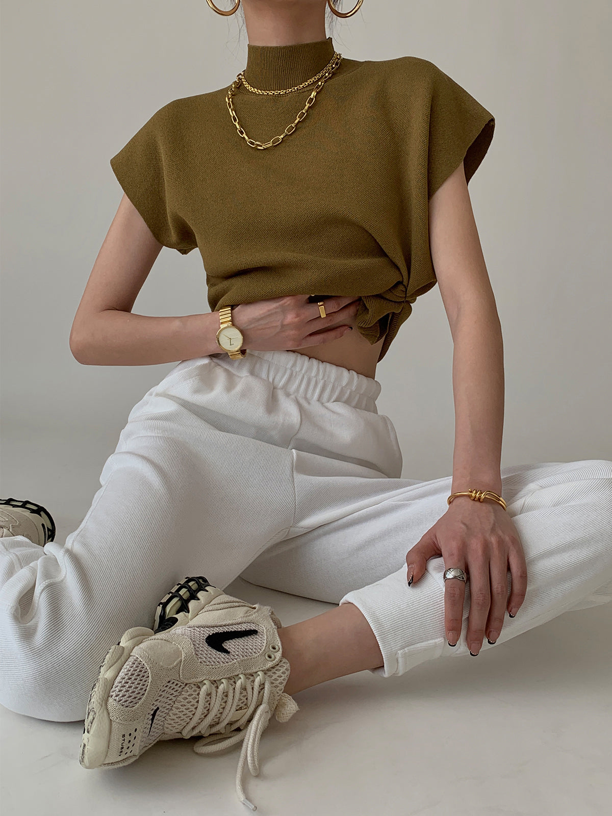 Mouwloze Dames Top met Hoge Kraag | Minimalistische All-Season Top