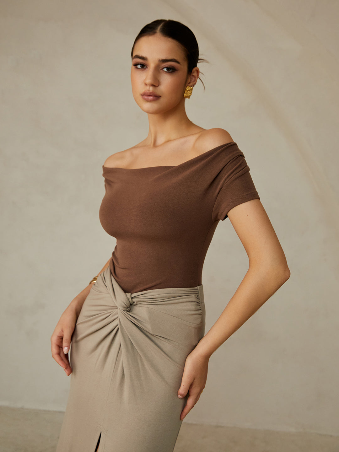 Afgesneden off-shoulder top dames – elegante aangesloten crop top