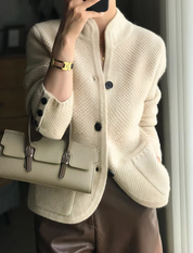 Gebreid damesvest met knoopsluiting – elegant vest met fijne structuur en tijdloze stijl