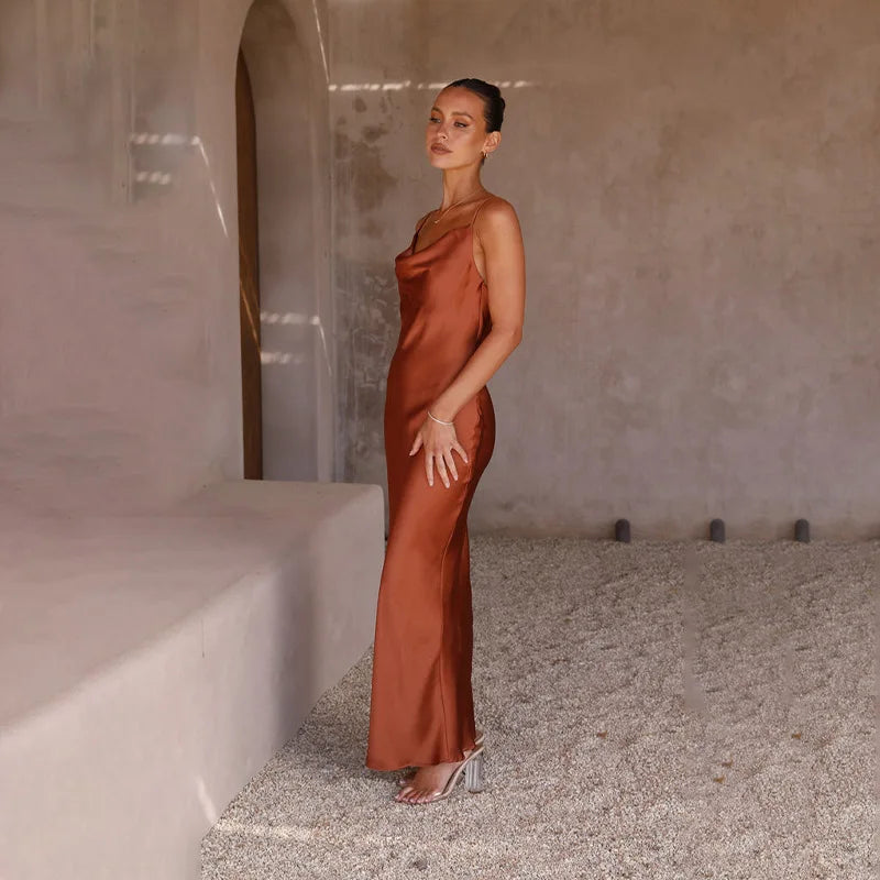 Elara satijnen maxi jurk dames – elegante avondjurk met lage rug & cowl hals