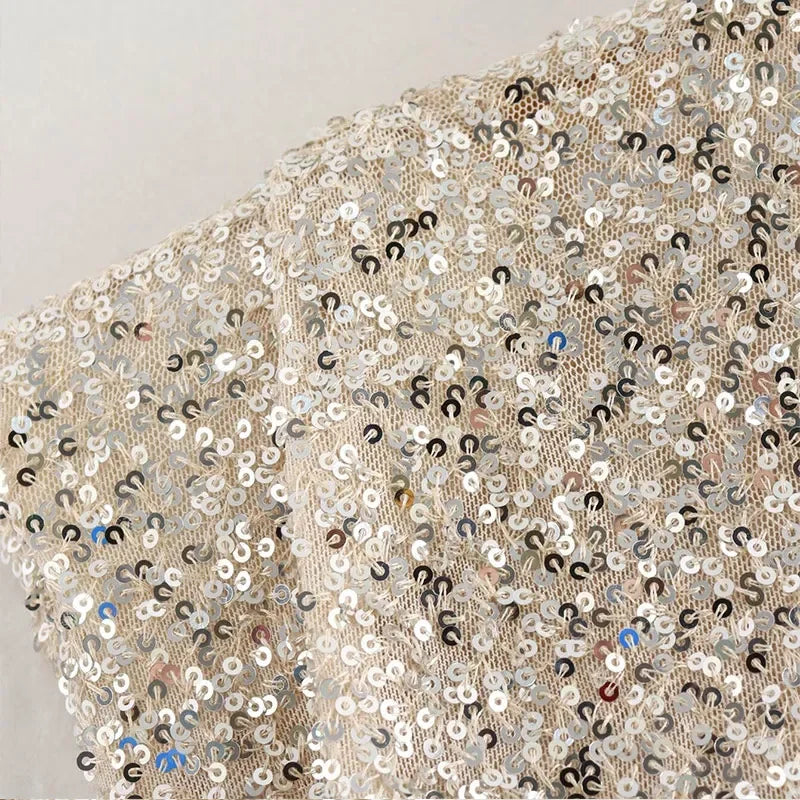 Schouder Gewatteerde Pailletten Mini Jurk – Statement Partyjurk met Luxe Sprankeling