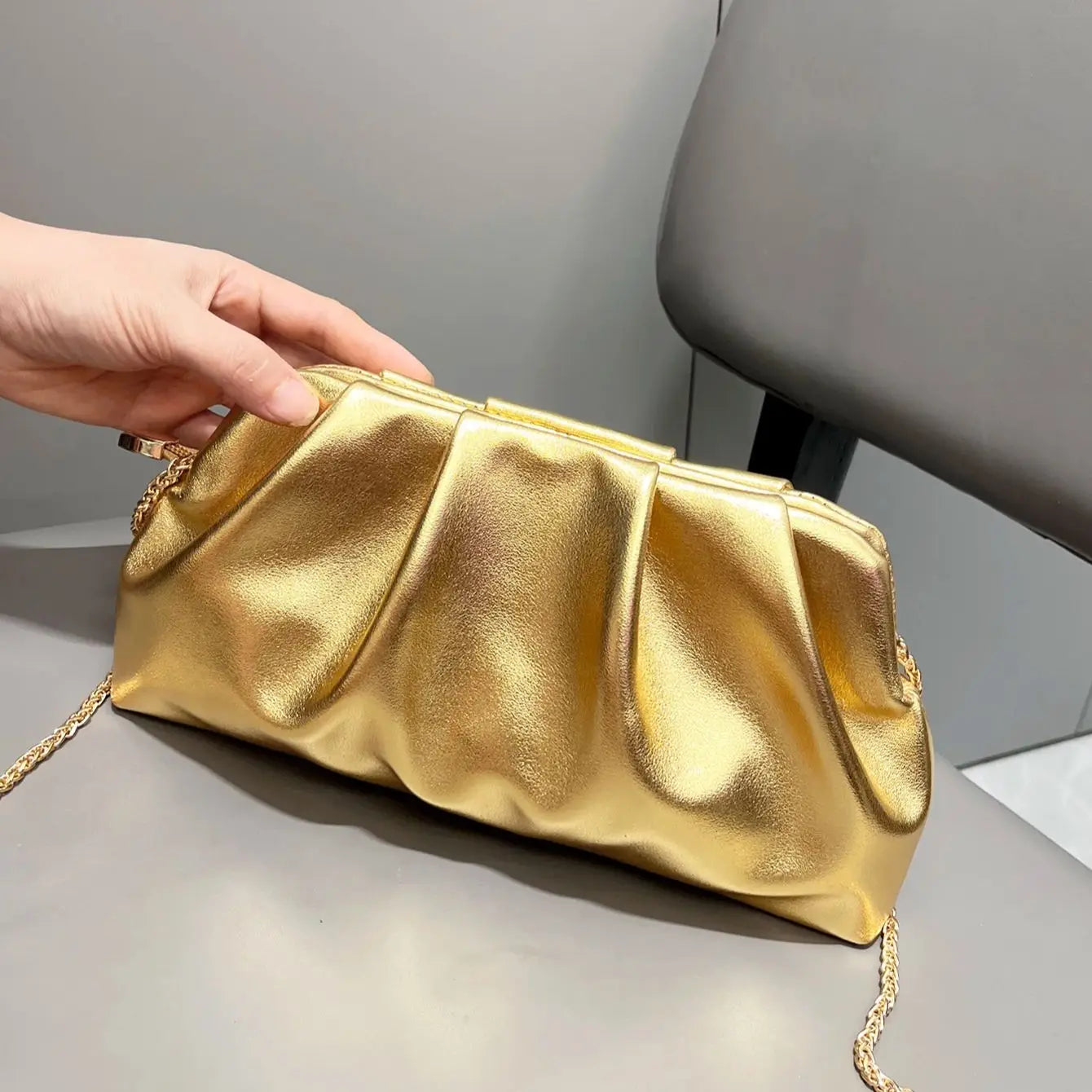 Avondtas – Geplooide Metallic Clutch met Afneembare Ketting