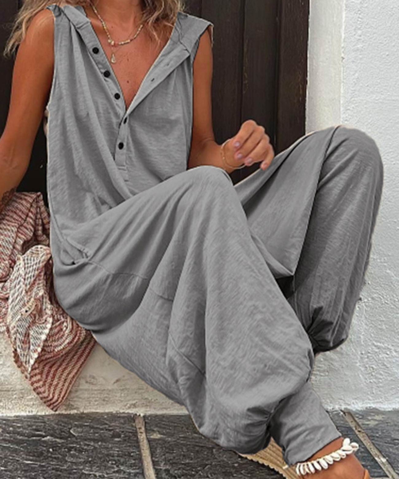 Single-breasted-Sleeveless-Hooded-Jumpsuit-1.jpg