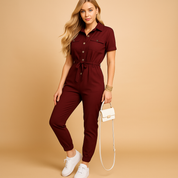 Getailleerde dames jumpsuit met knoopsluiting – flatterende one-piece voor werk of avond