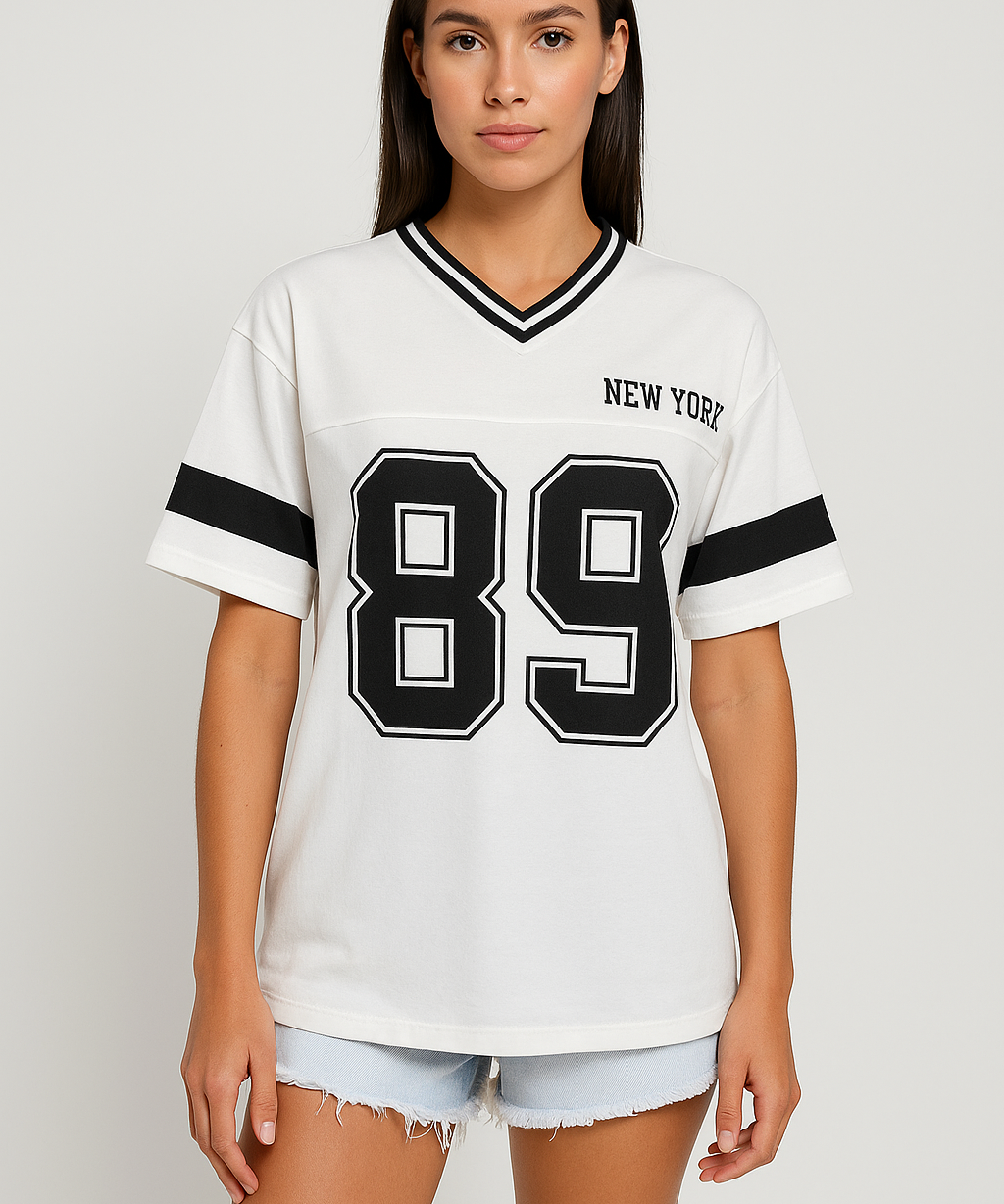 JUUD dames varsity shirt – oversized sportief T-shirt met V-hals & print