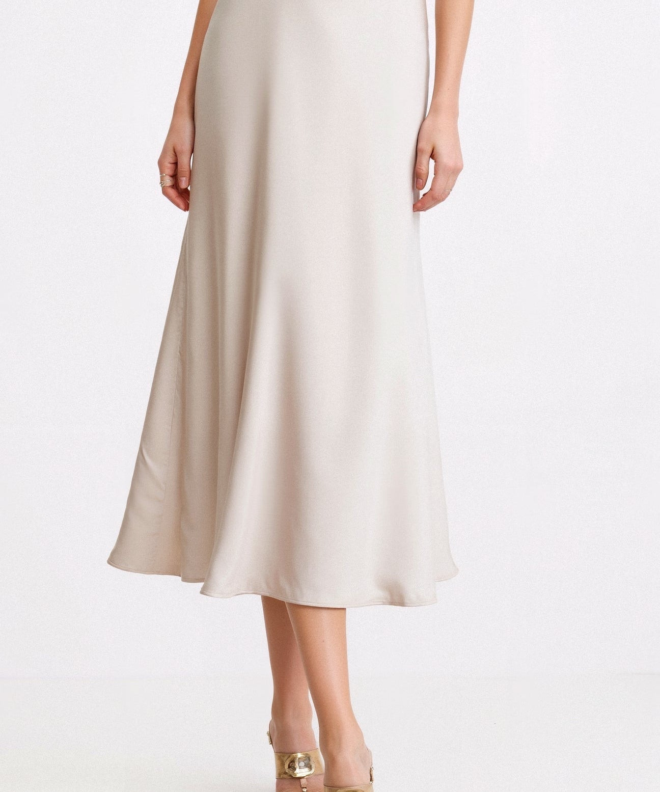 louise-drapeermidirok-met-hoge-taille-deqalli-2_407afc06-c2f1-4787-ae18-9d7b53457c61.jpg